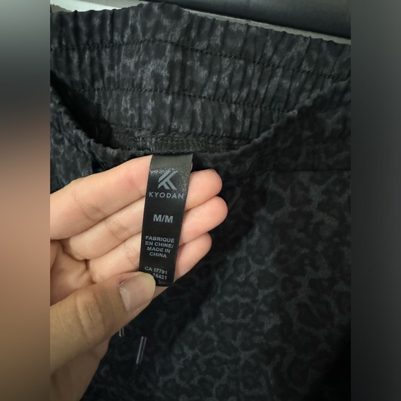 Athletic shorts - Picture 6 of 7